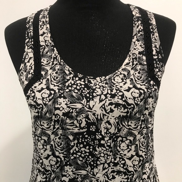 UO “Staring at the stars” black/white tunic - Picture 2 of 7